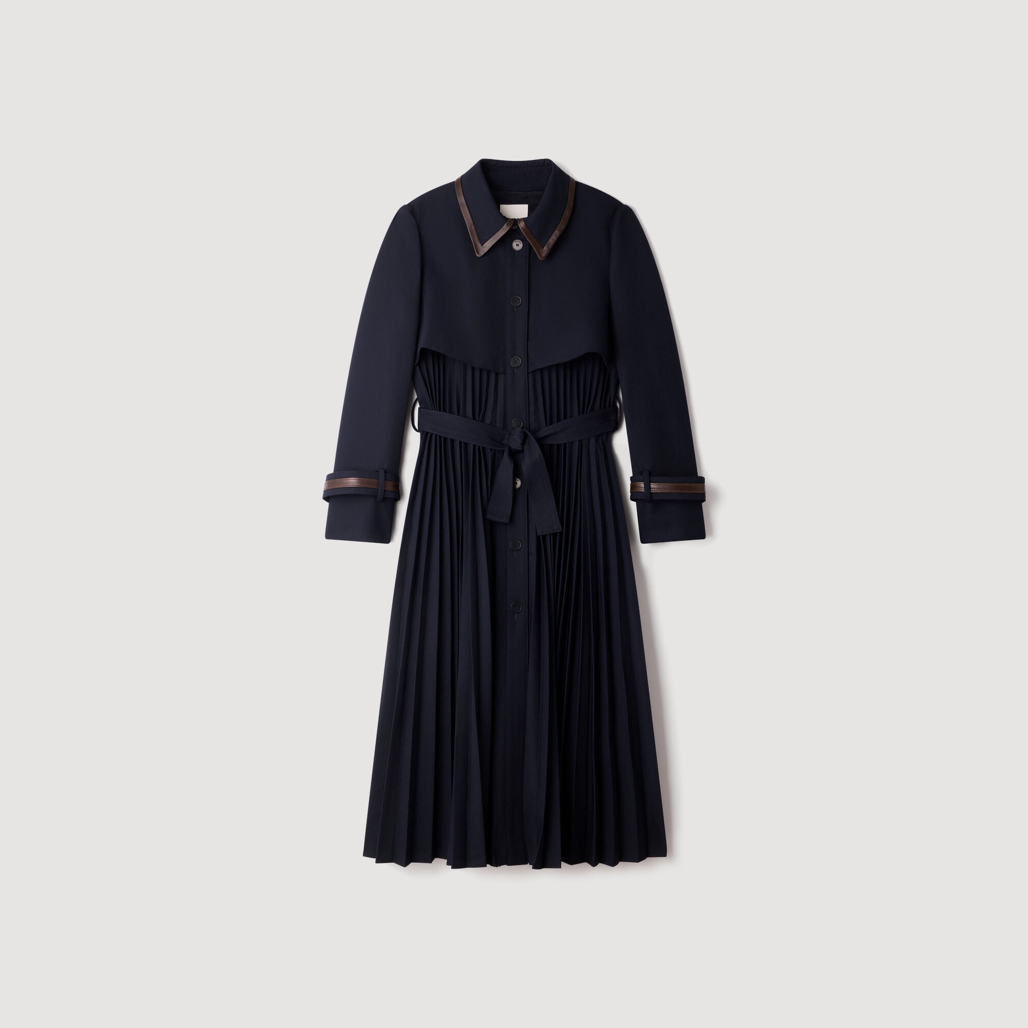 Trench with pleated leather collar