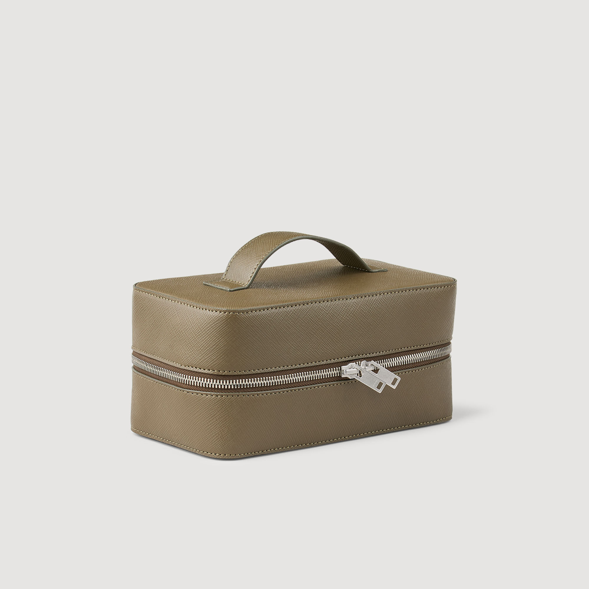 Toilet bag in reconstituted leather