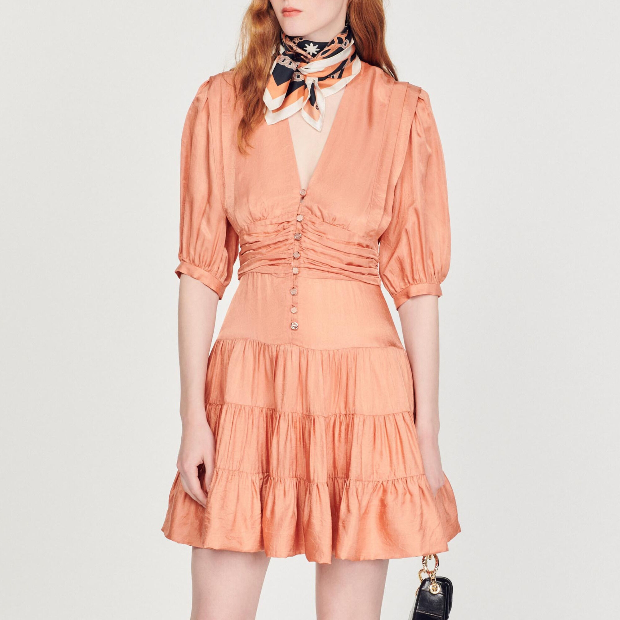 Frilly dress with short sleeves