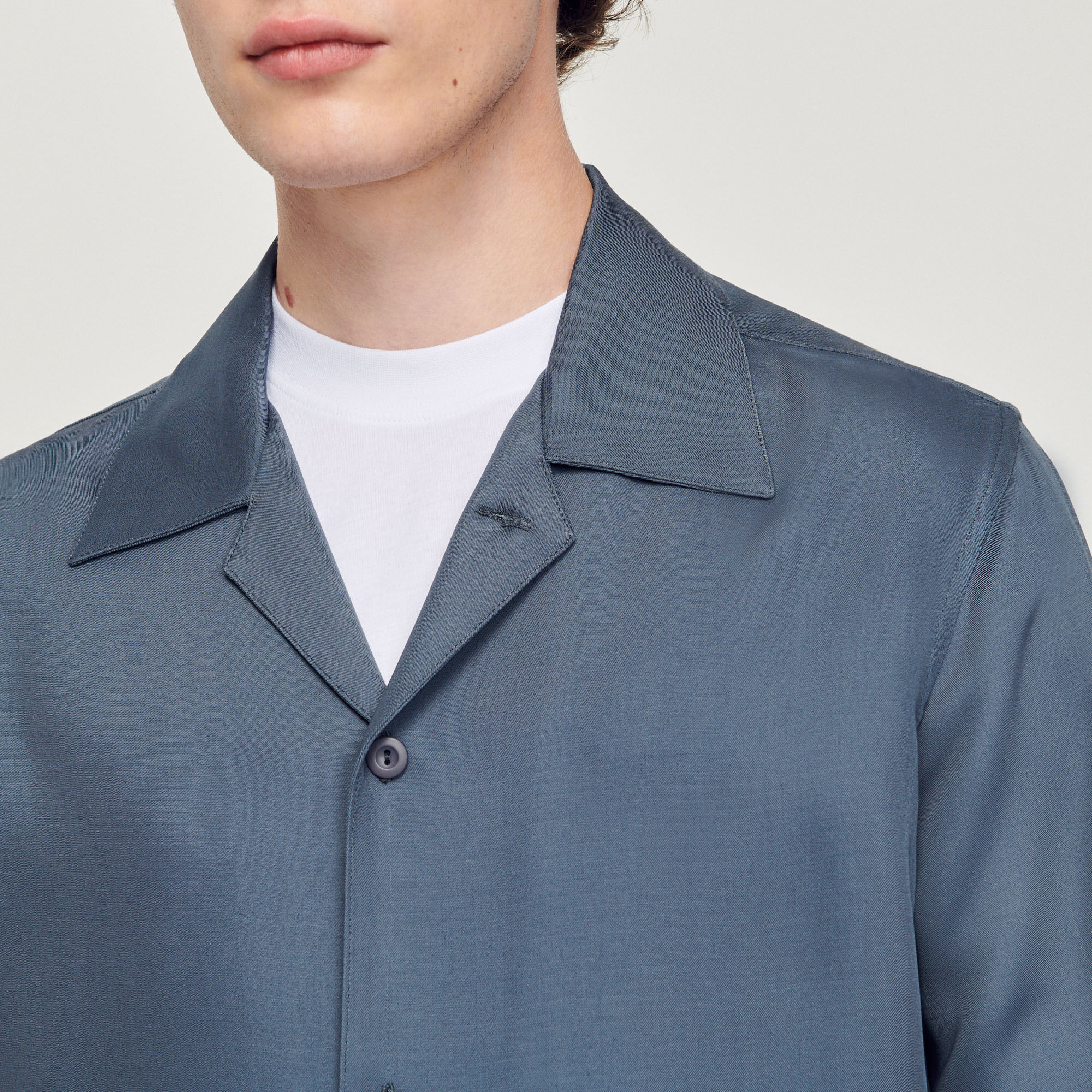 Floaty shirt with spread collar