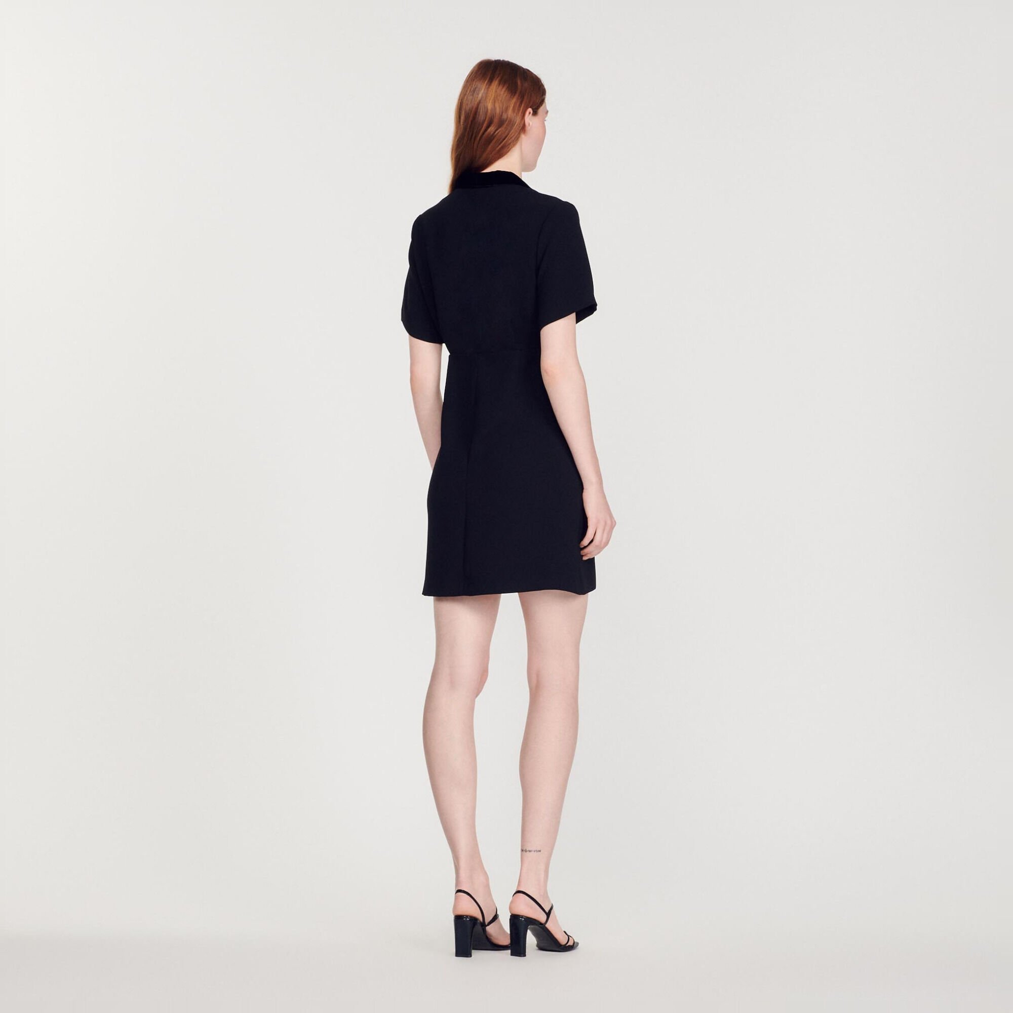 Short dress with shawl neck