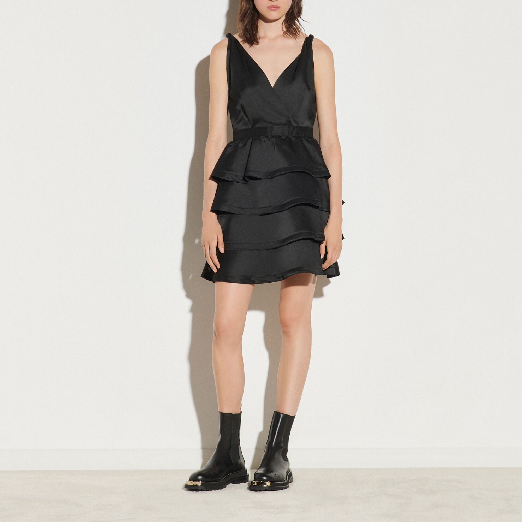 Sleeveless dress with ruffles