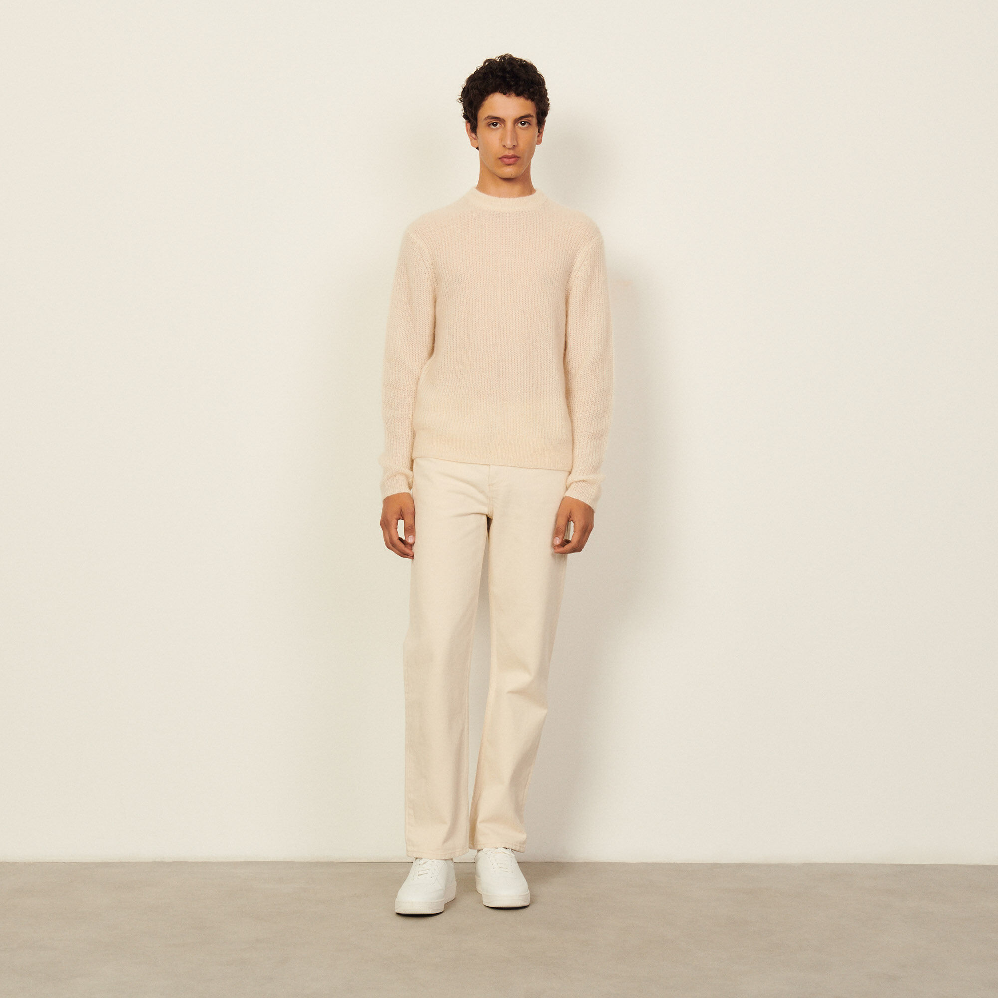 Round neck sweater