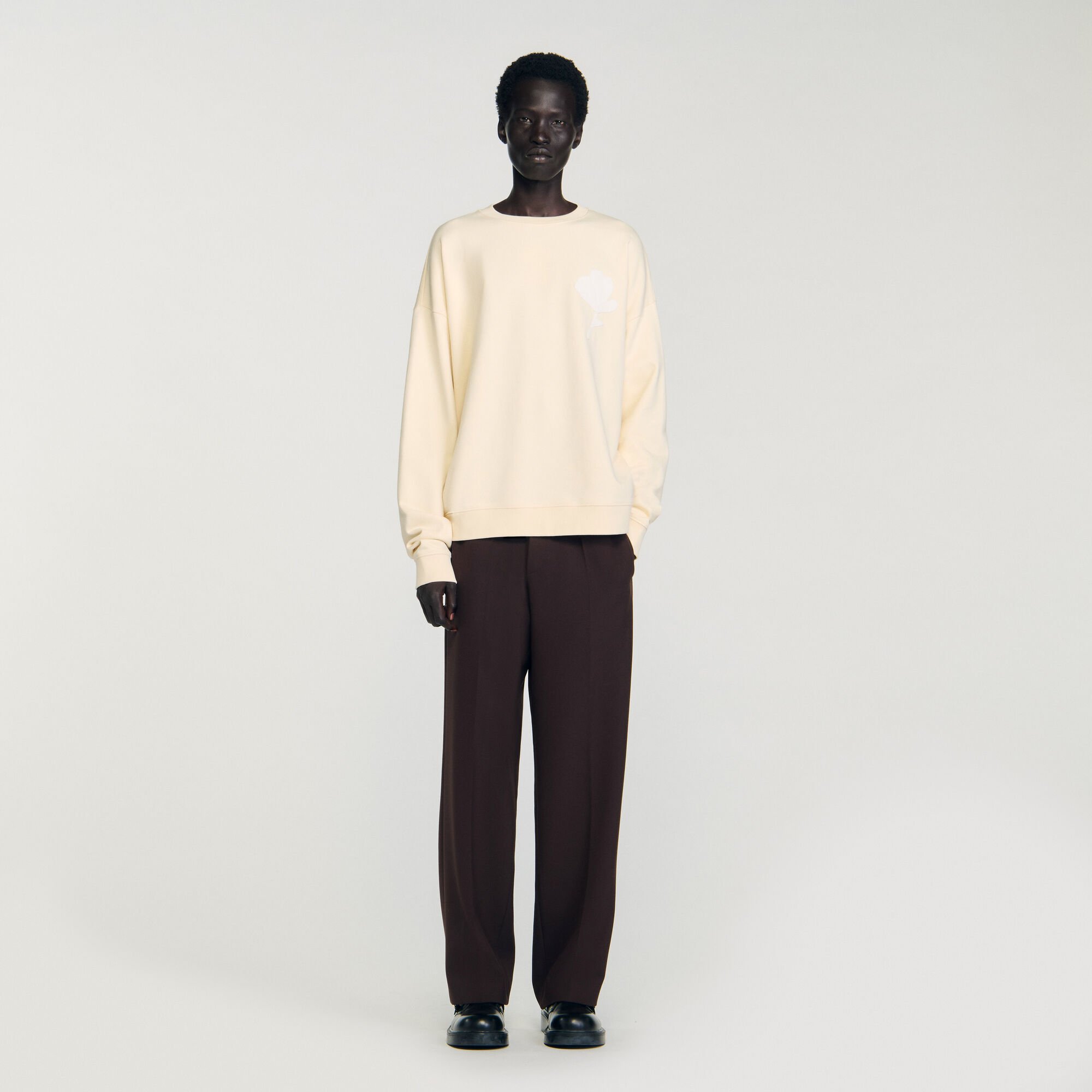 Sweatshirt with flower patch