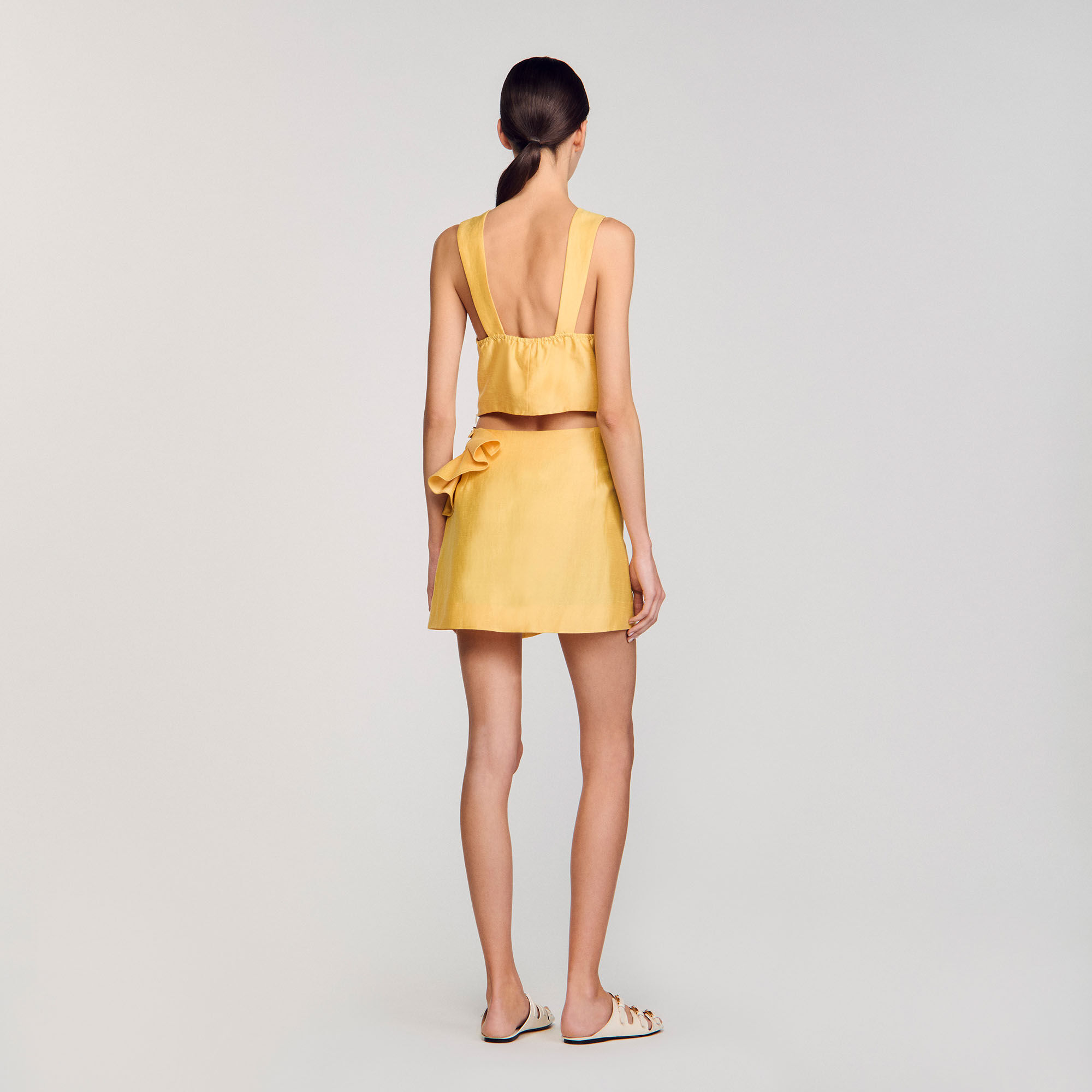 Short skirt with ruffled detail