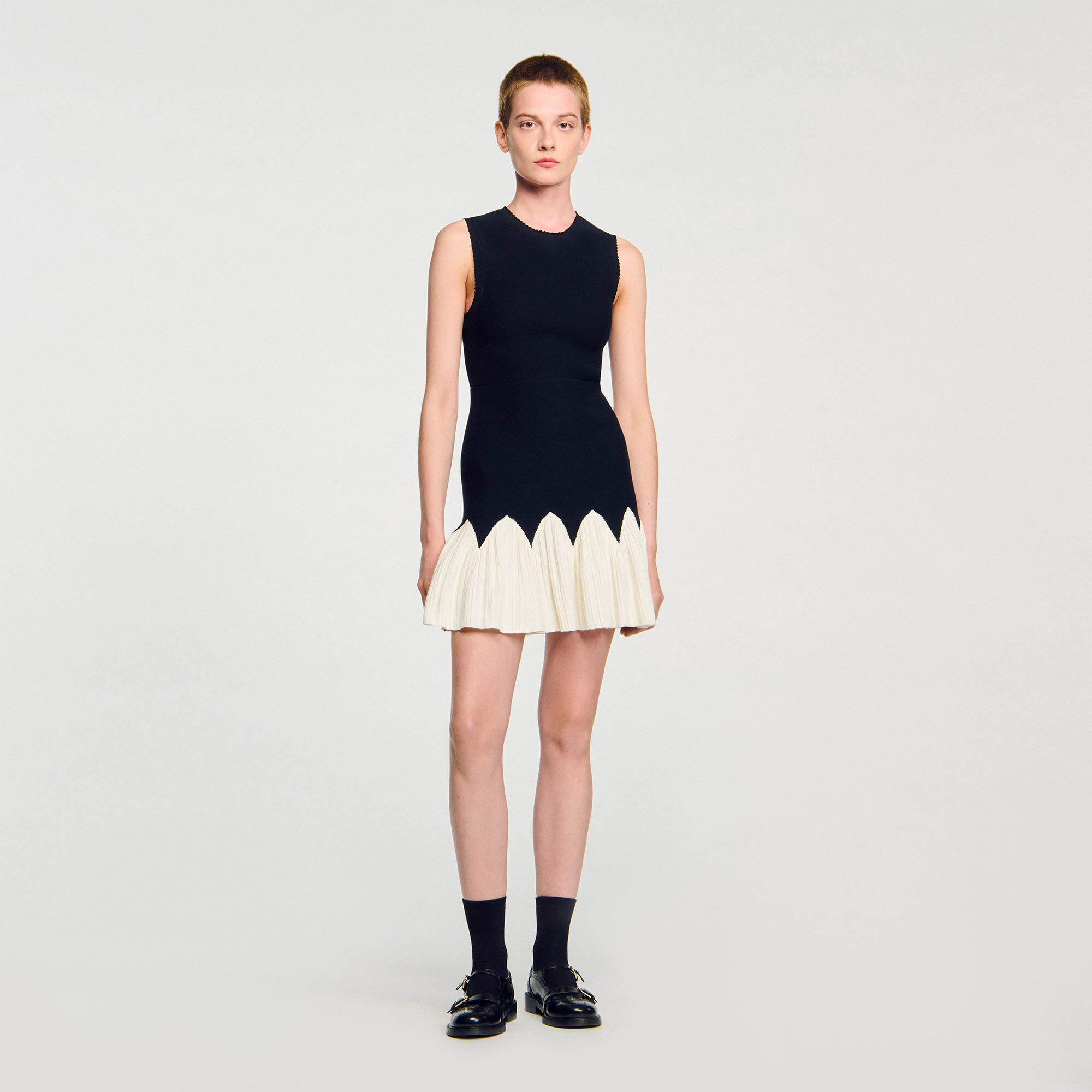 Two-tone short knit dress
