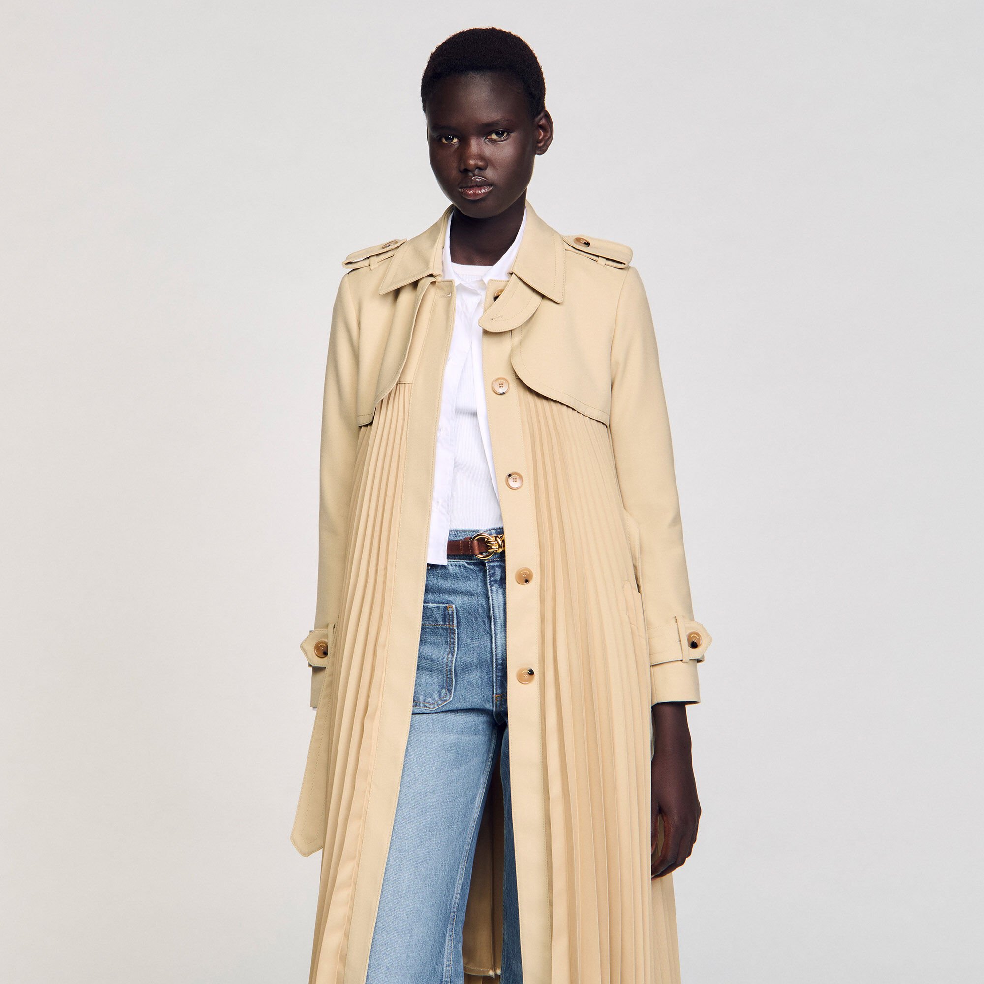 Pleated trench coat with belt
