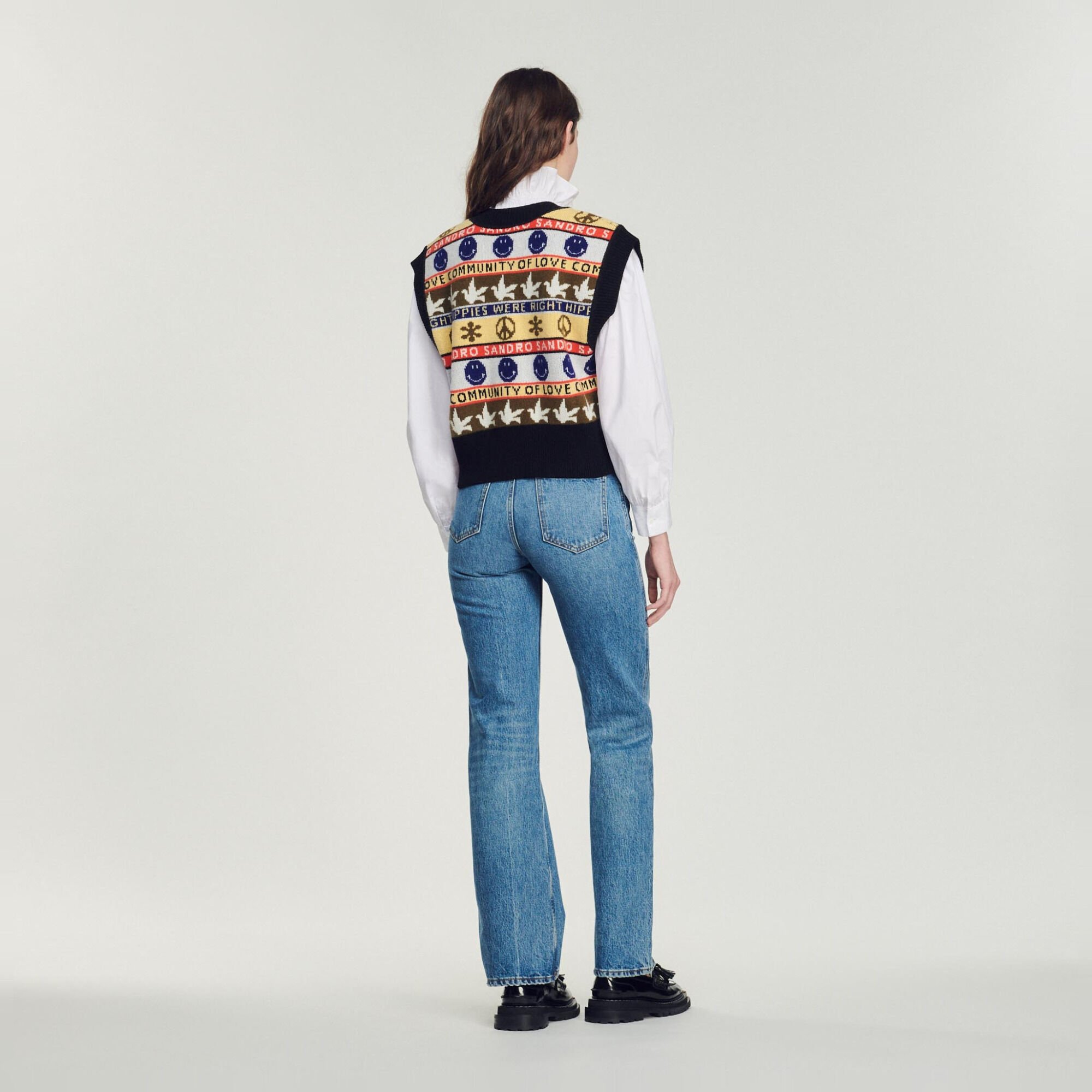 Sleeveless sweater with motif