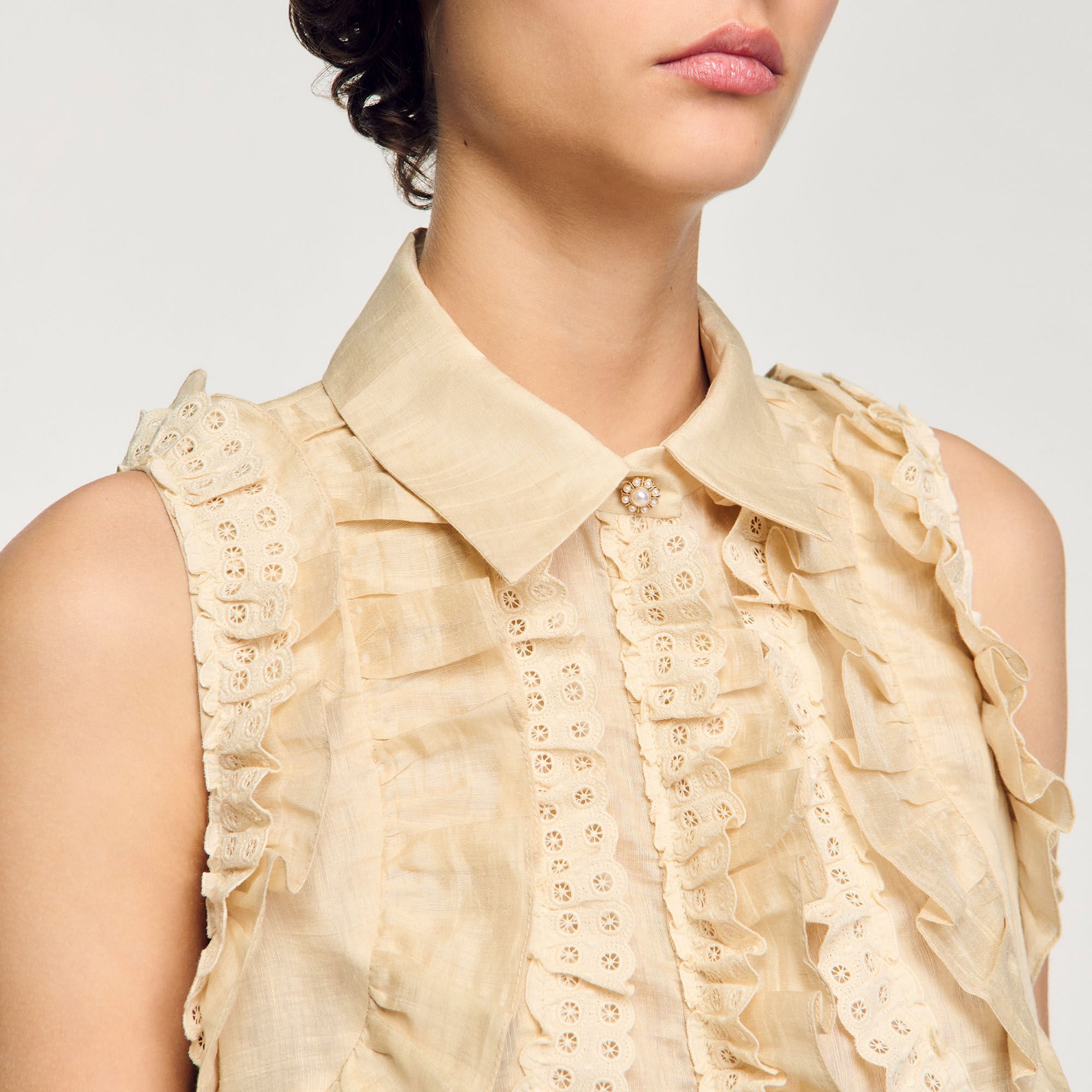 Ruffled cropped shirt