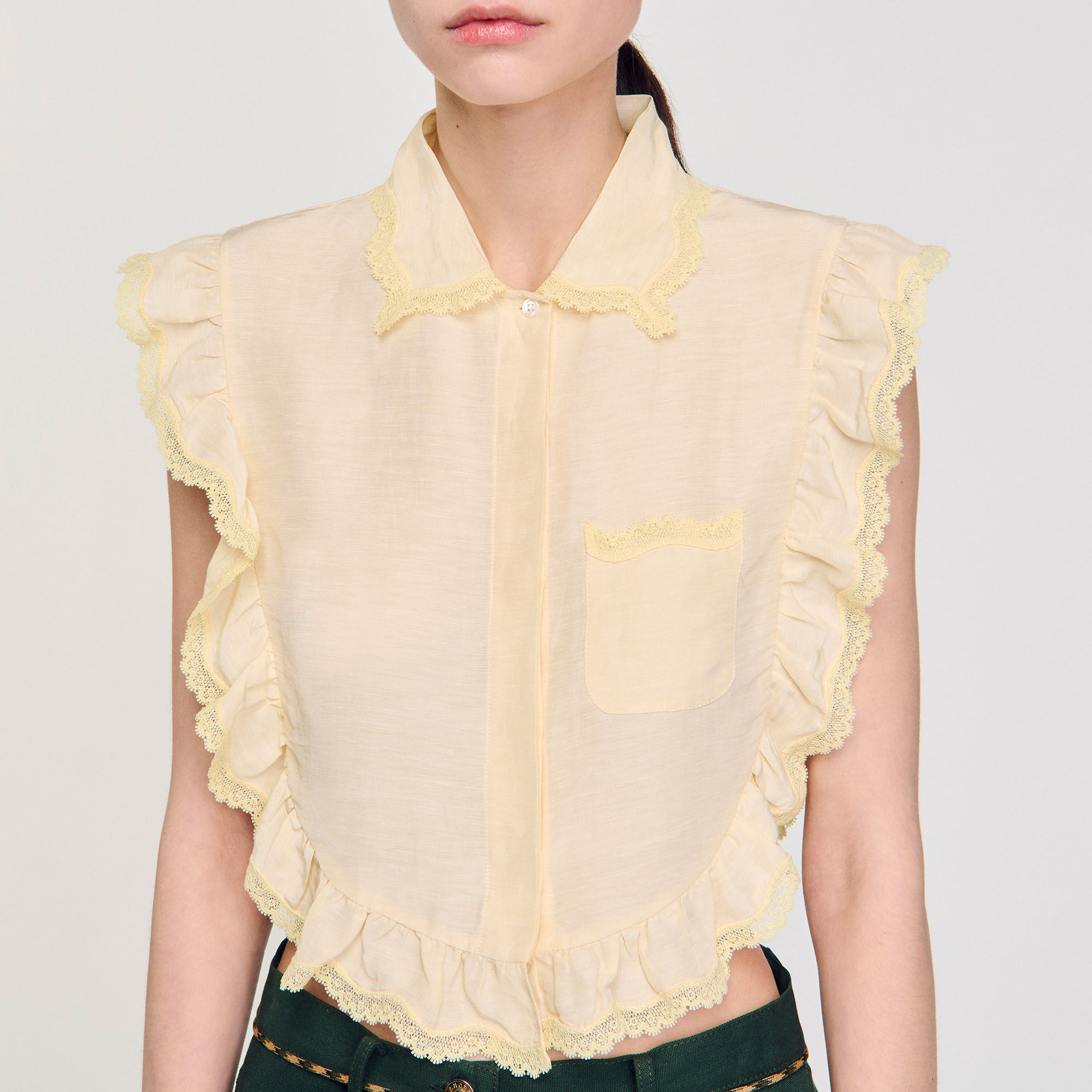 Top Shirt collar with lace detail