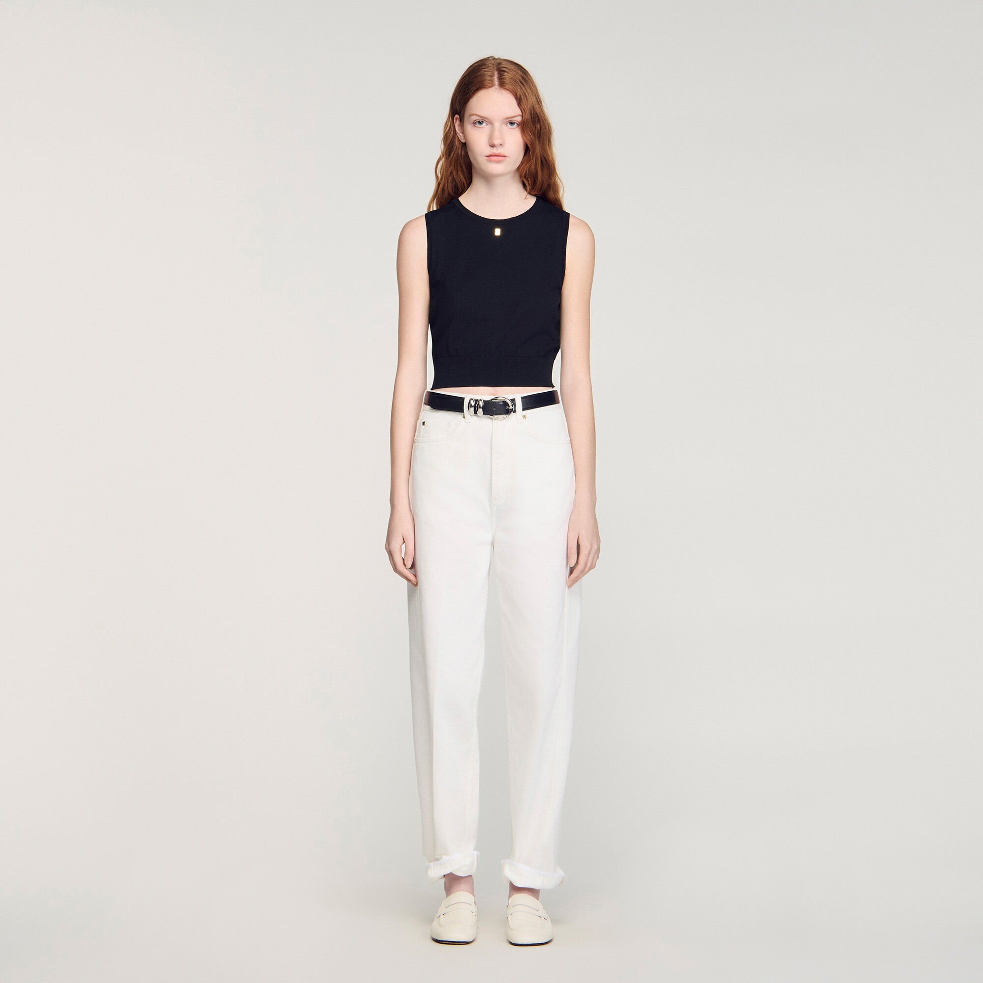 Sleeveless short knit jumper