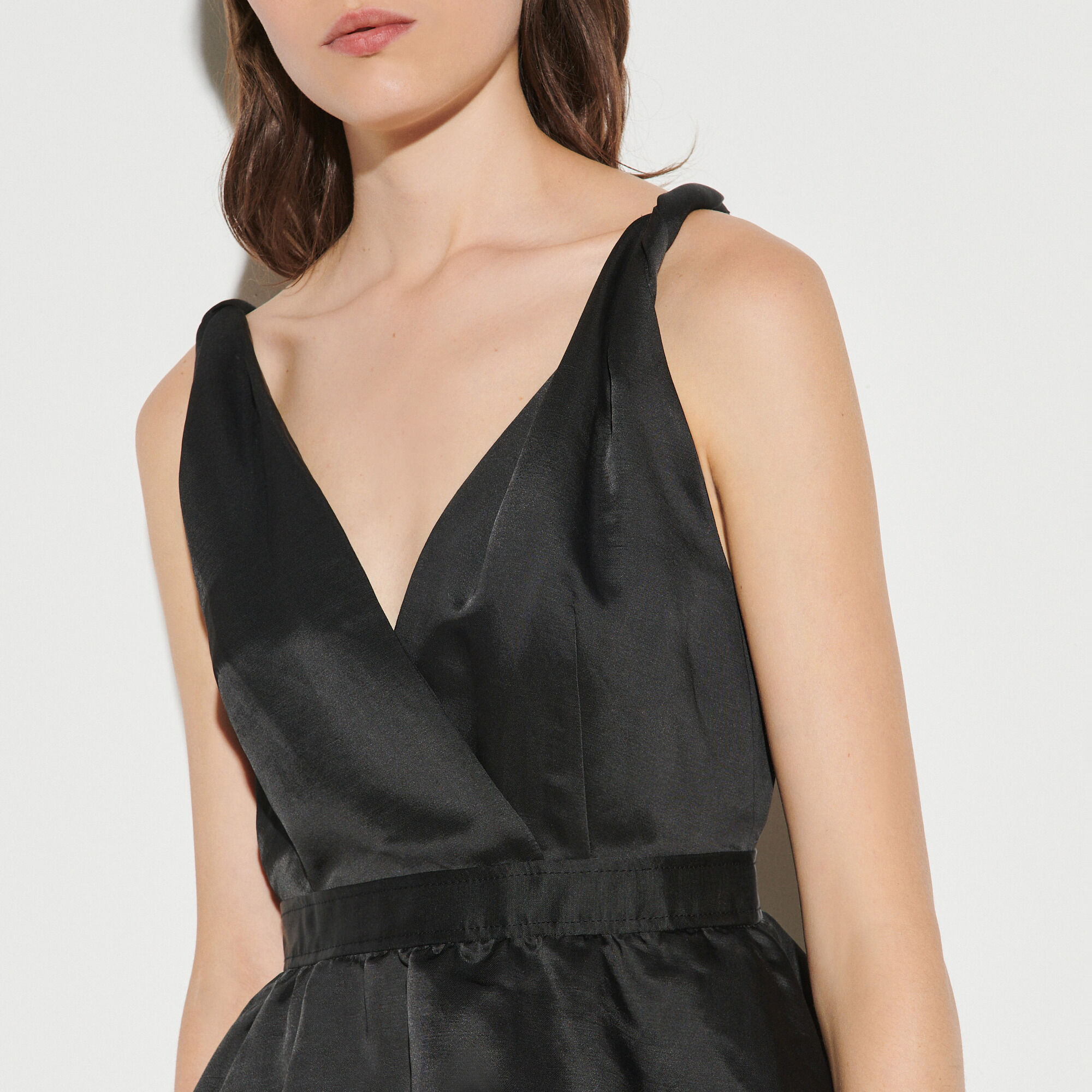 Sleeveless dress with ruffles