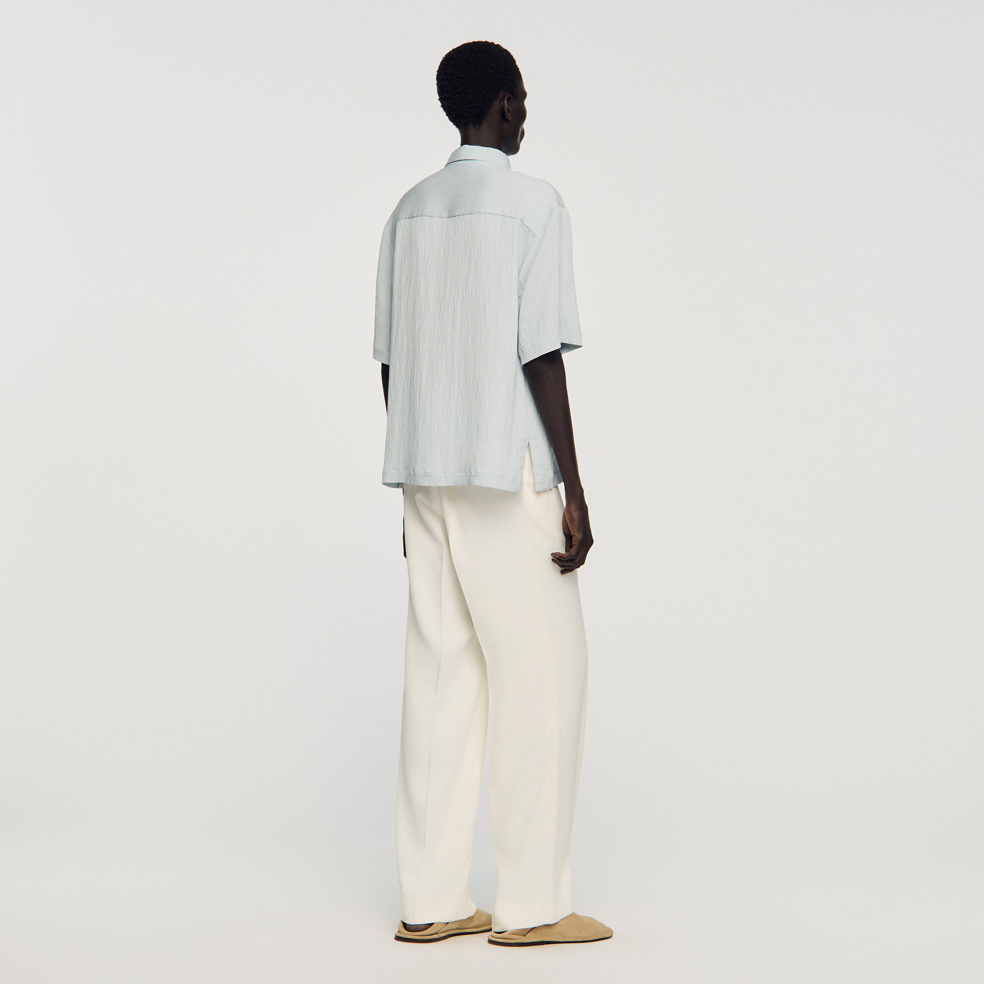 Pleated shirt with shark collar