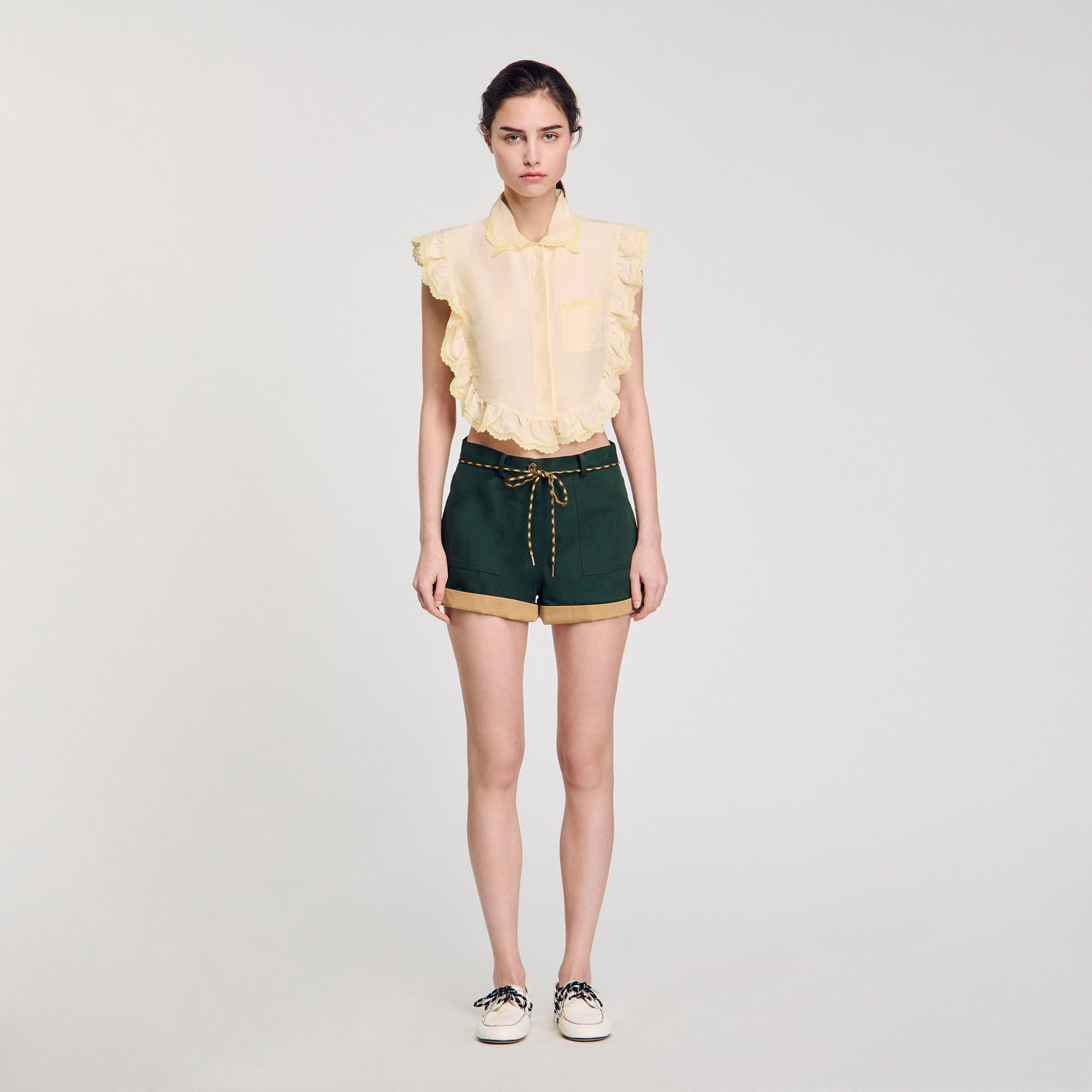 Top Shirt collar with lace detail