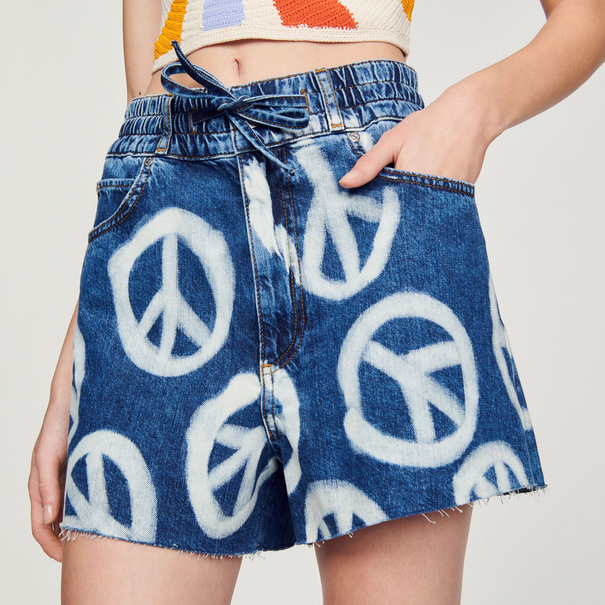 Wide denim shorts with peace motifs