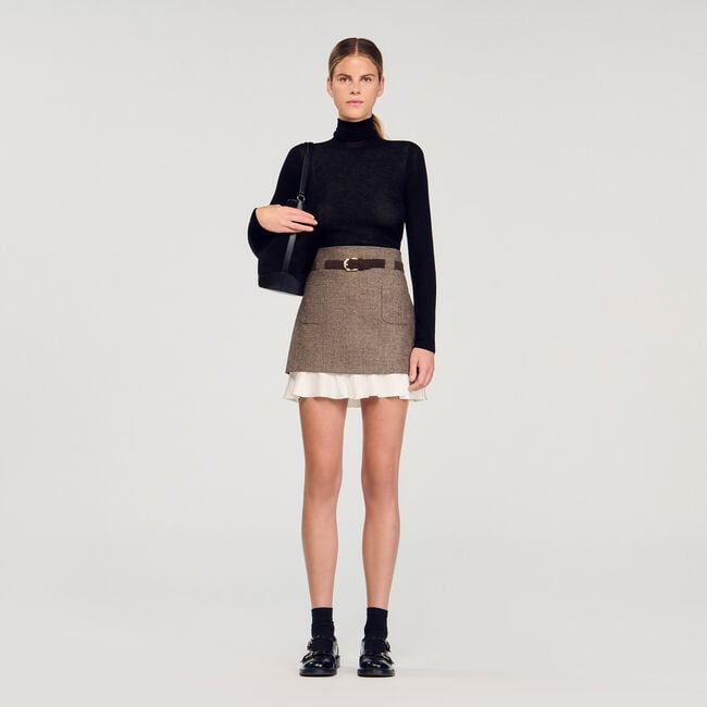 Short skirt with frill and belt
