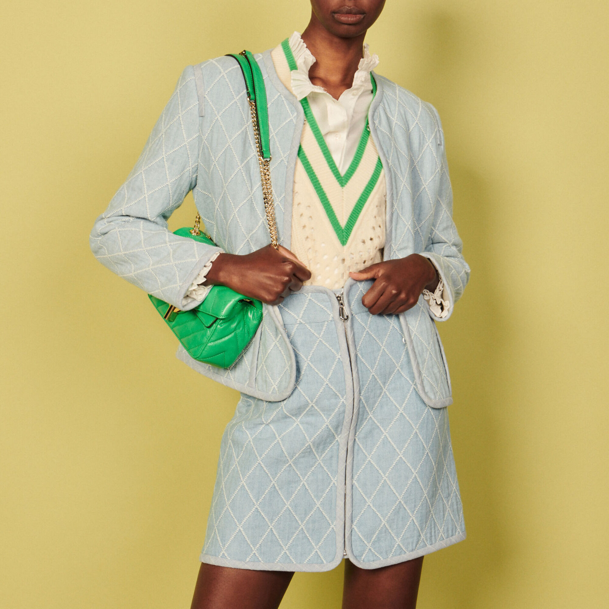 Short skirt with topstitching