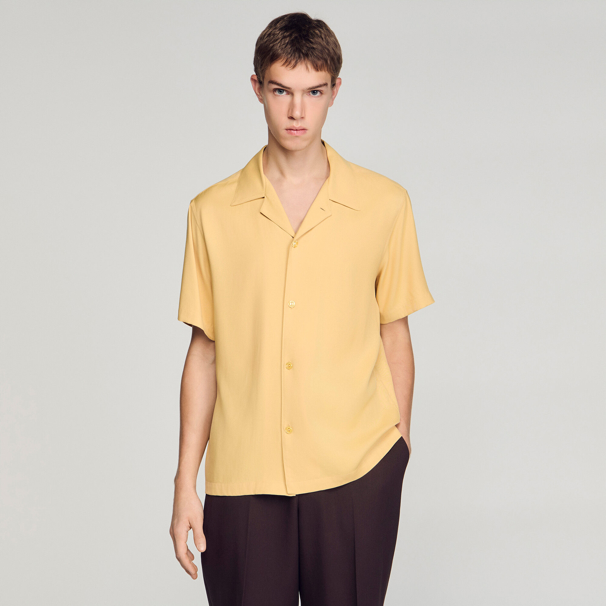 Loose-fit shark collar shirt