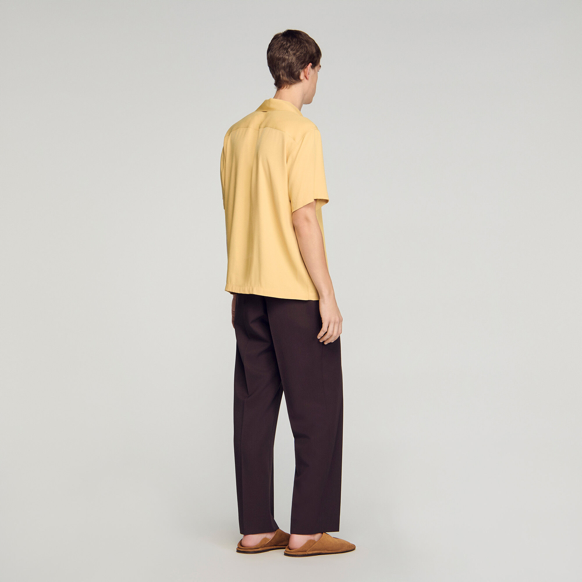 Loose-fit shark collar shirt