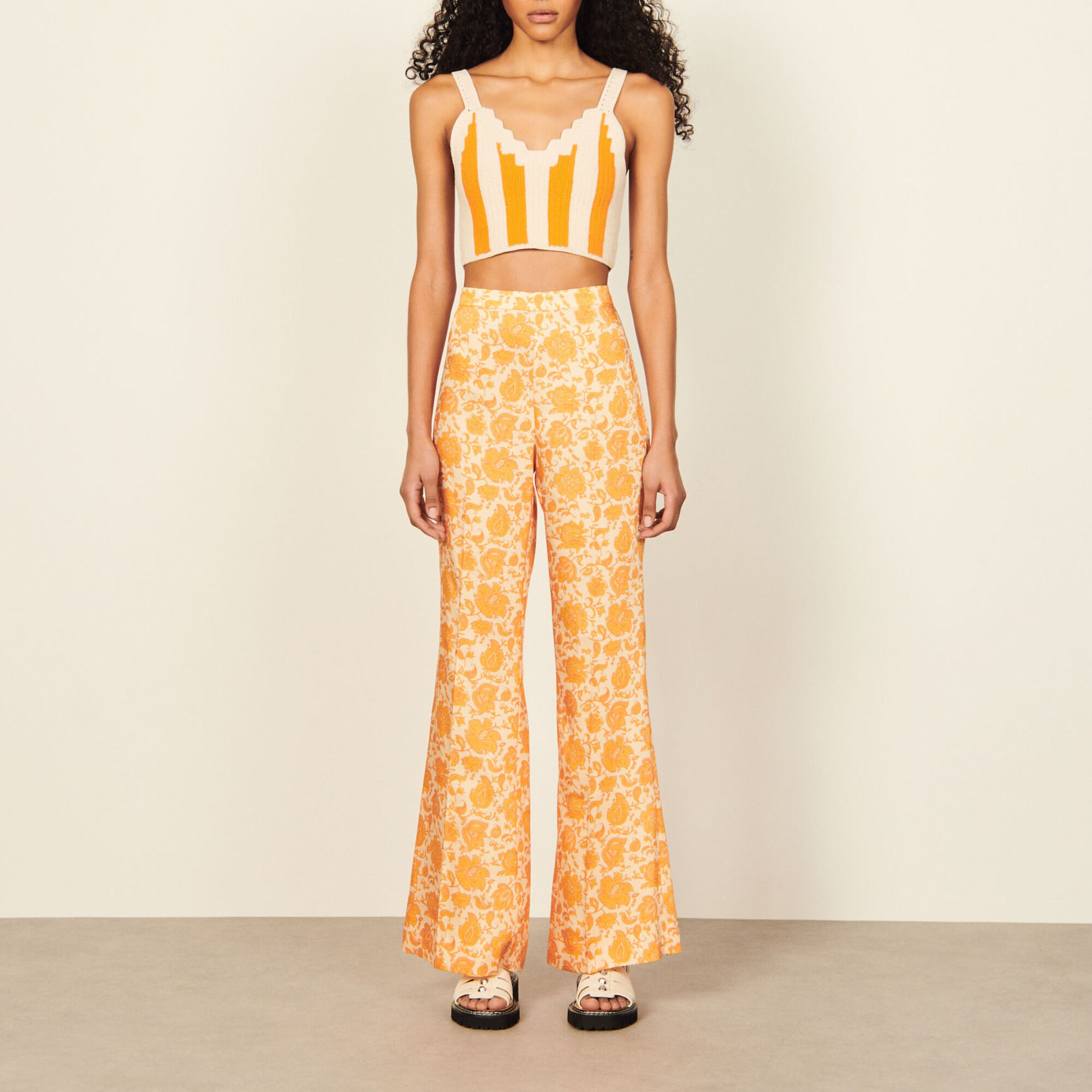 Loose-fitting printed trousers
