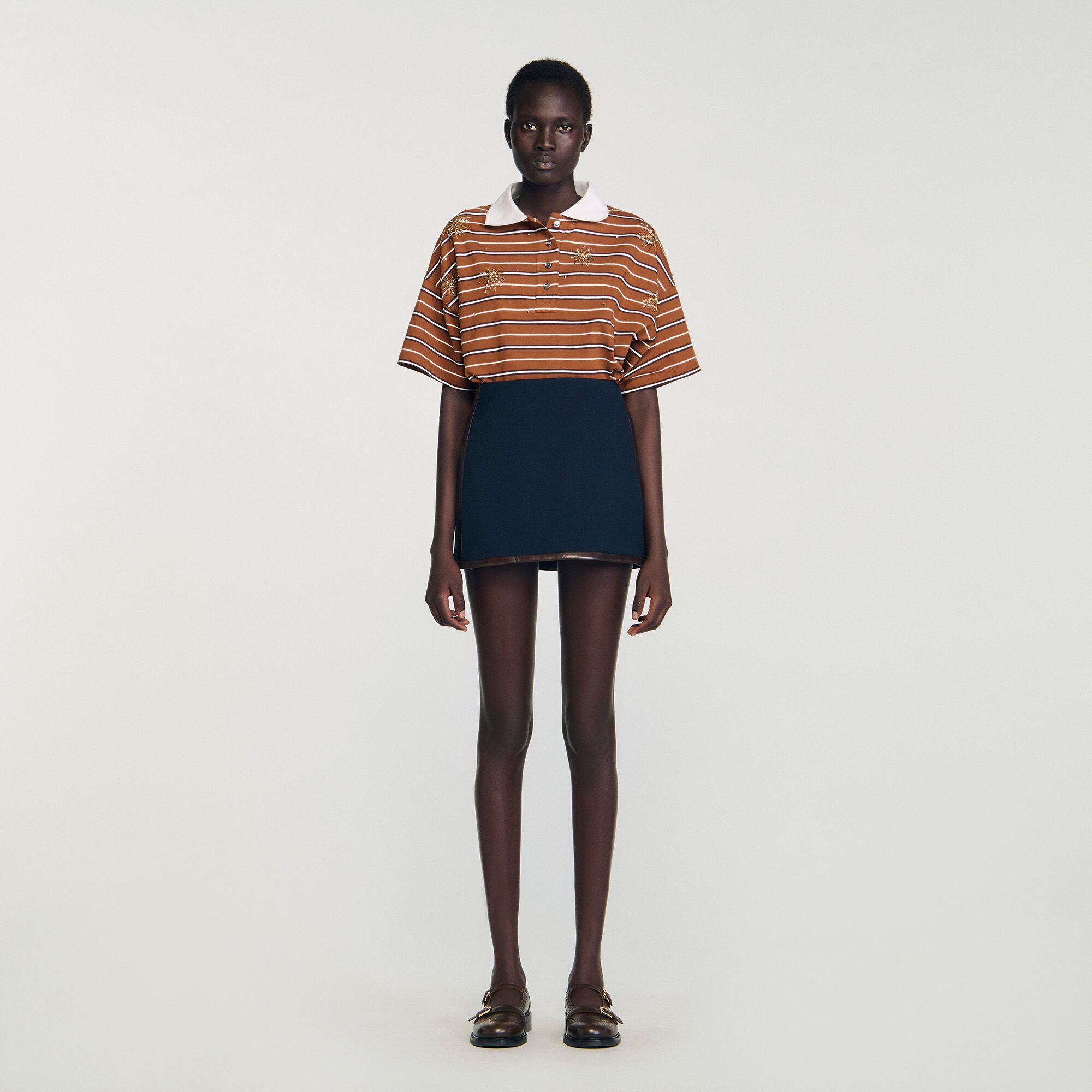 Short skirt with leather bands