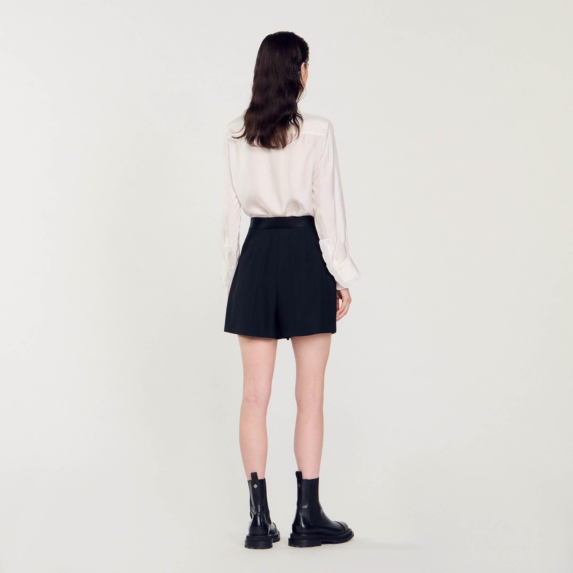 High-waisted shorts with buttons