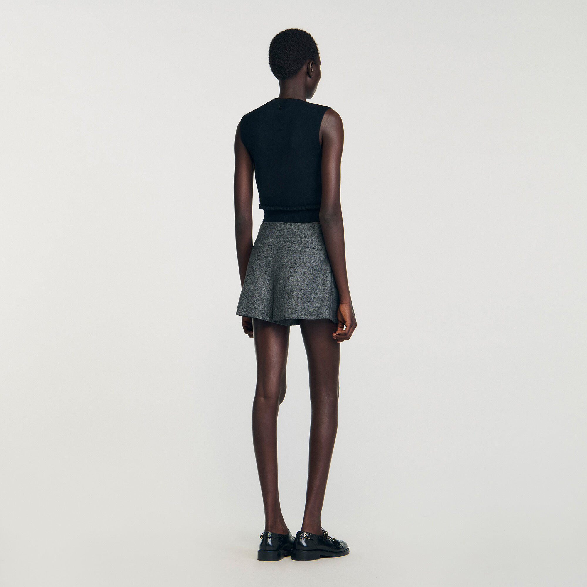 Pleated shorts with belt