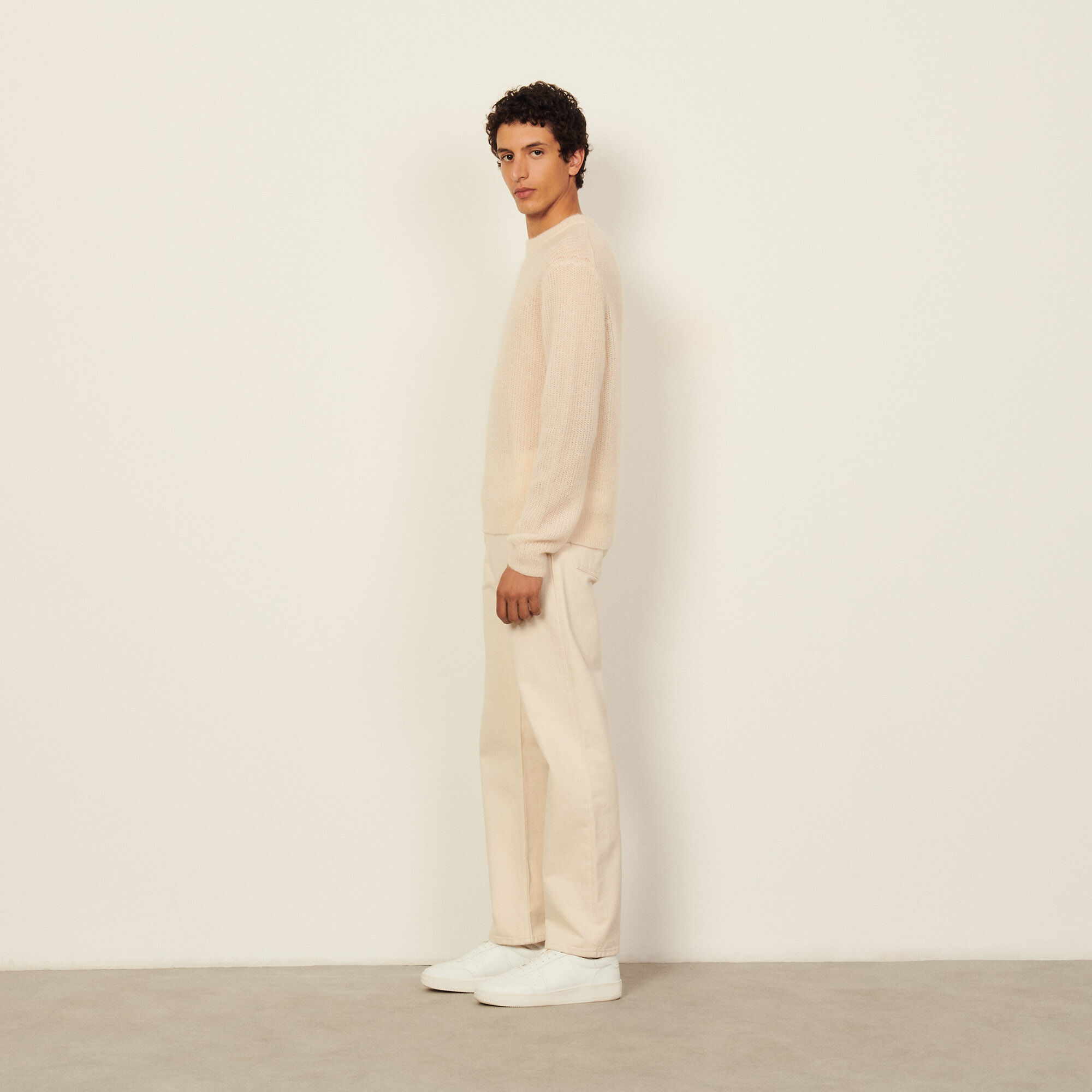 Round neck sweater