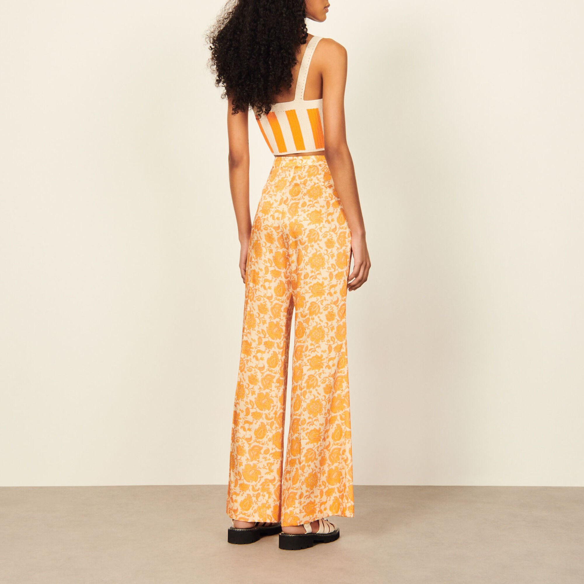 Loose-fitting printed trousers