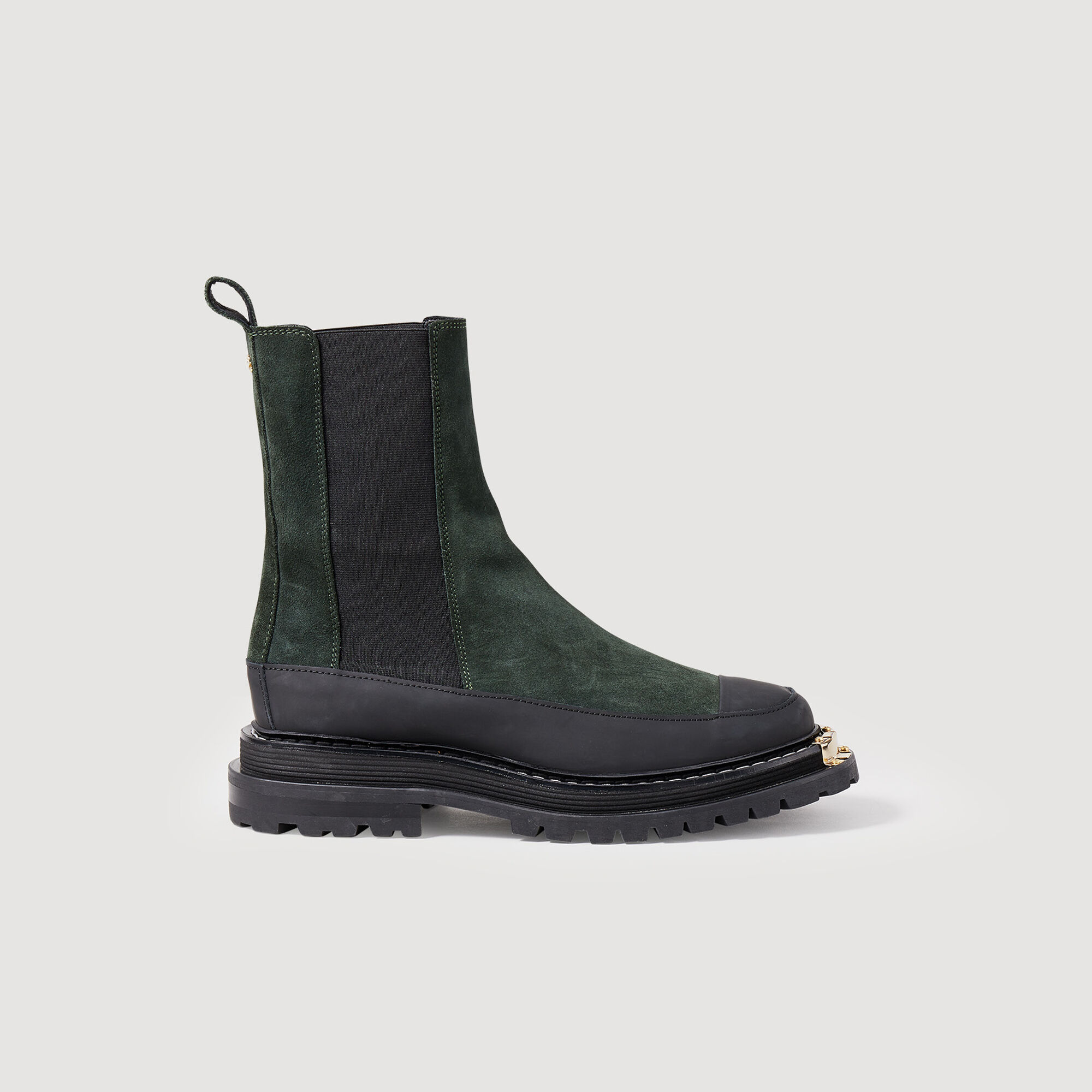 Leather Chelsea boots with notched sole