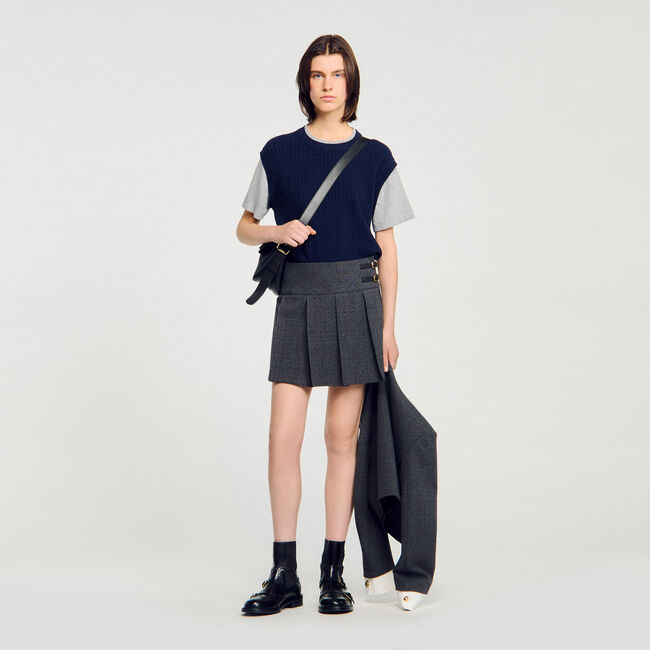 Dual-material knit jumper
