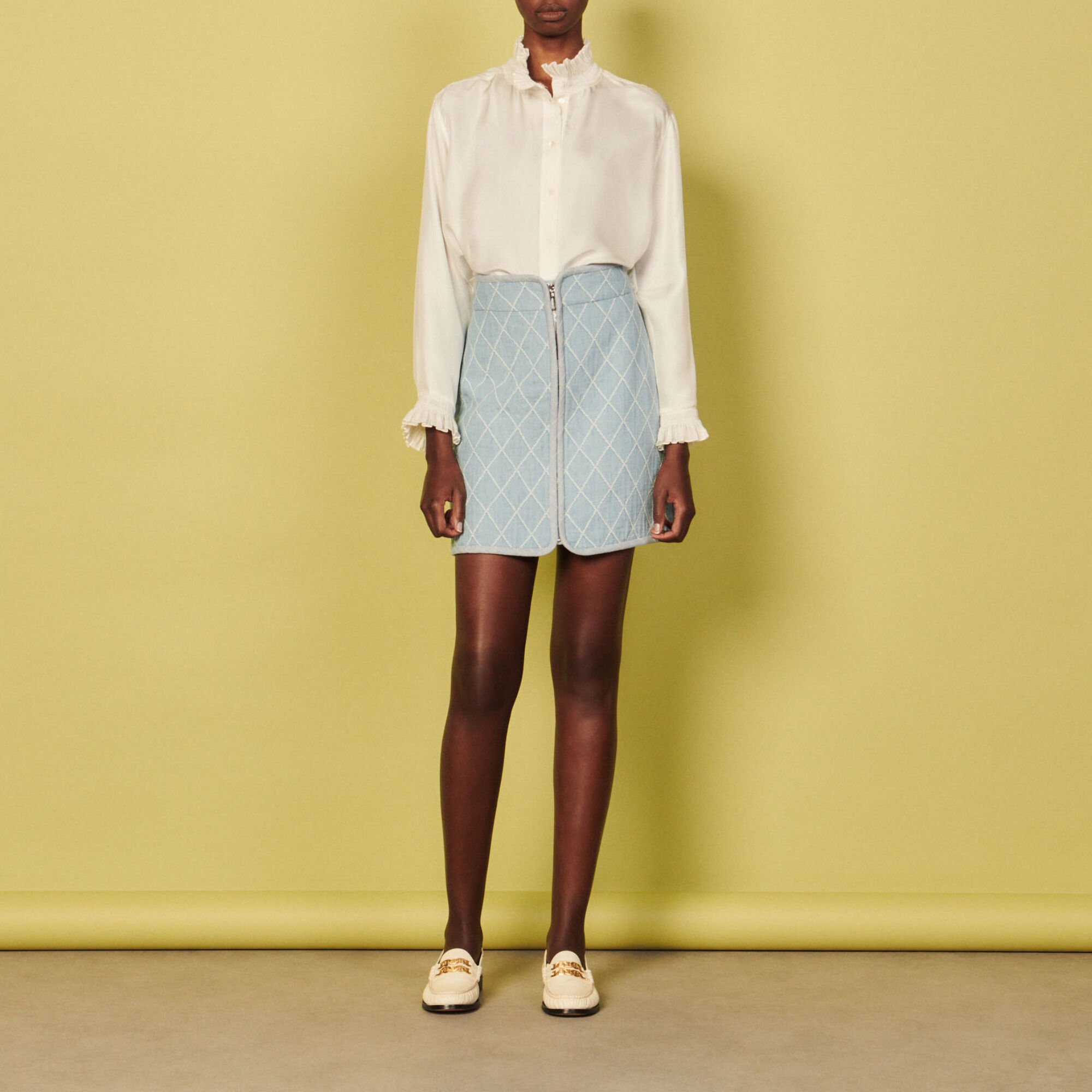Short skirt with topstitching