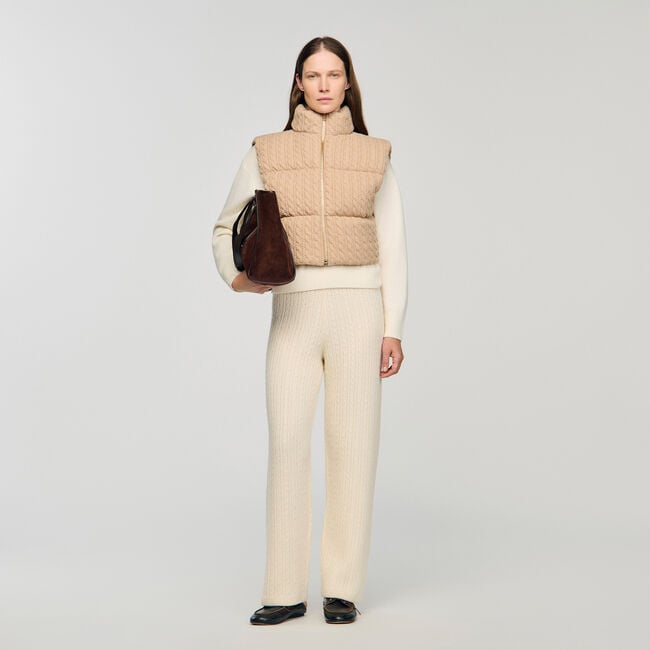 Short sleeveless puffer jacket
