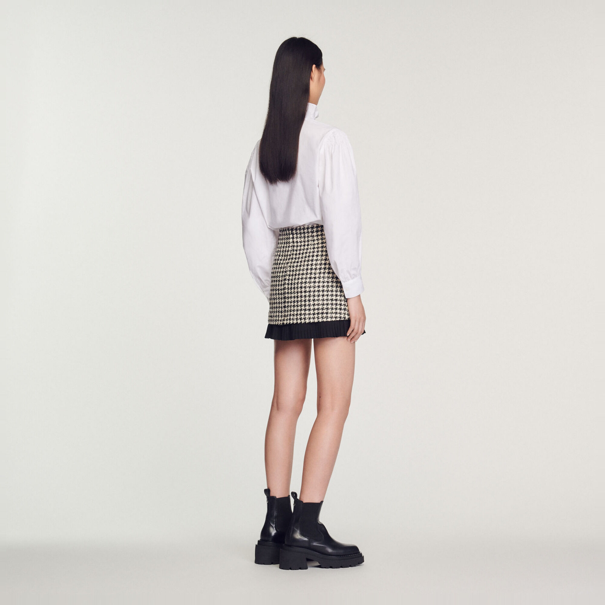Short houndstooth tweed skirt