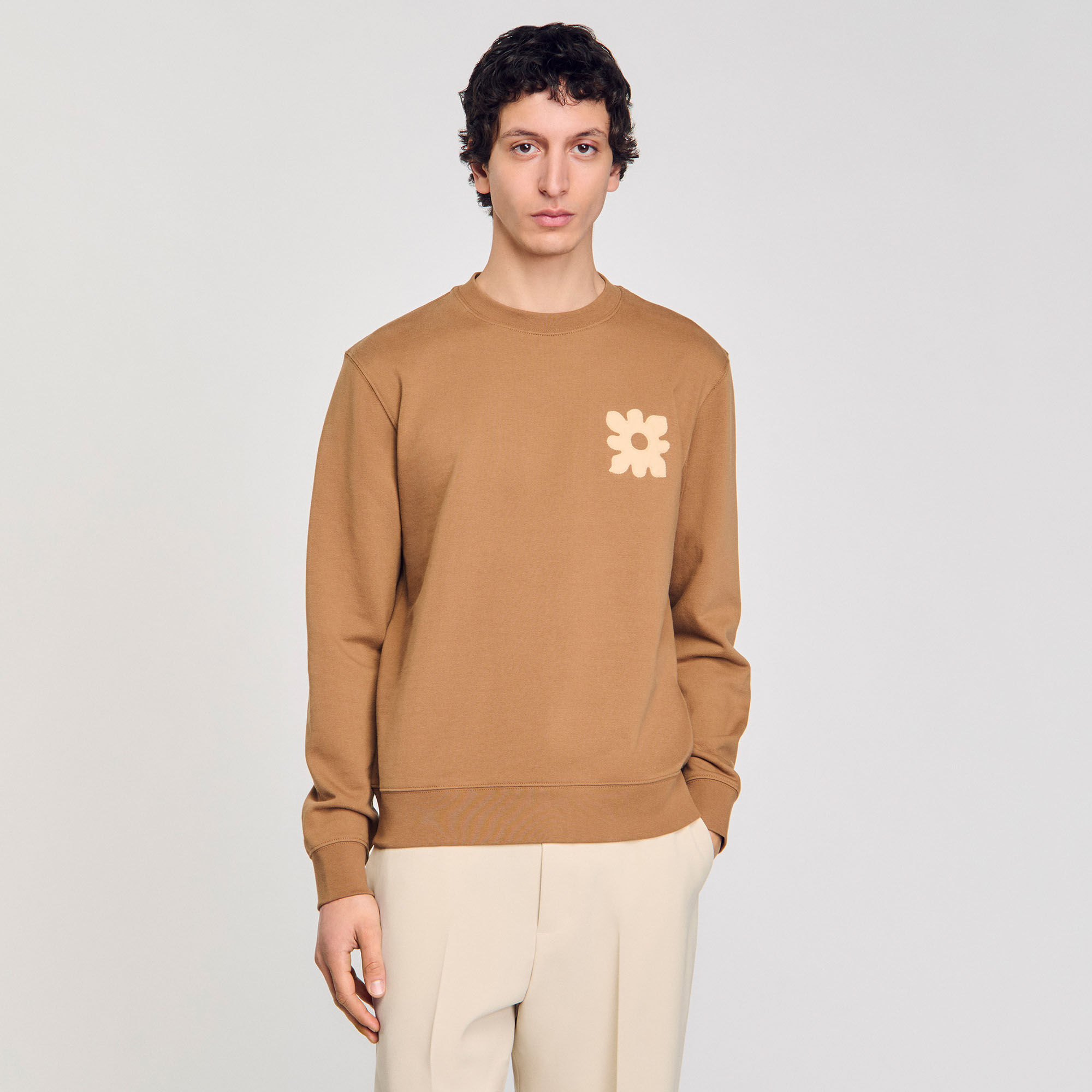 Sweatshirt with flower patch