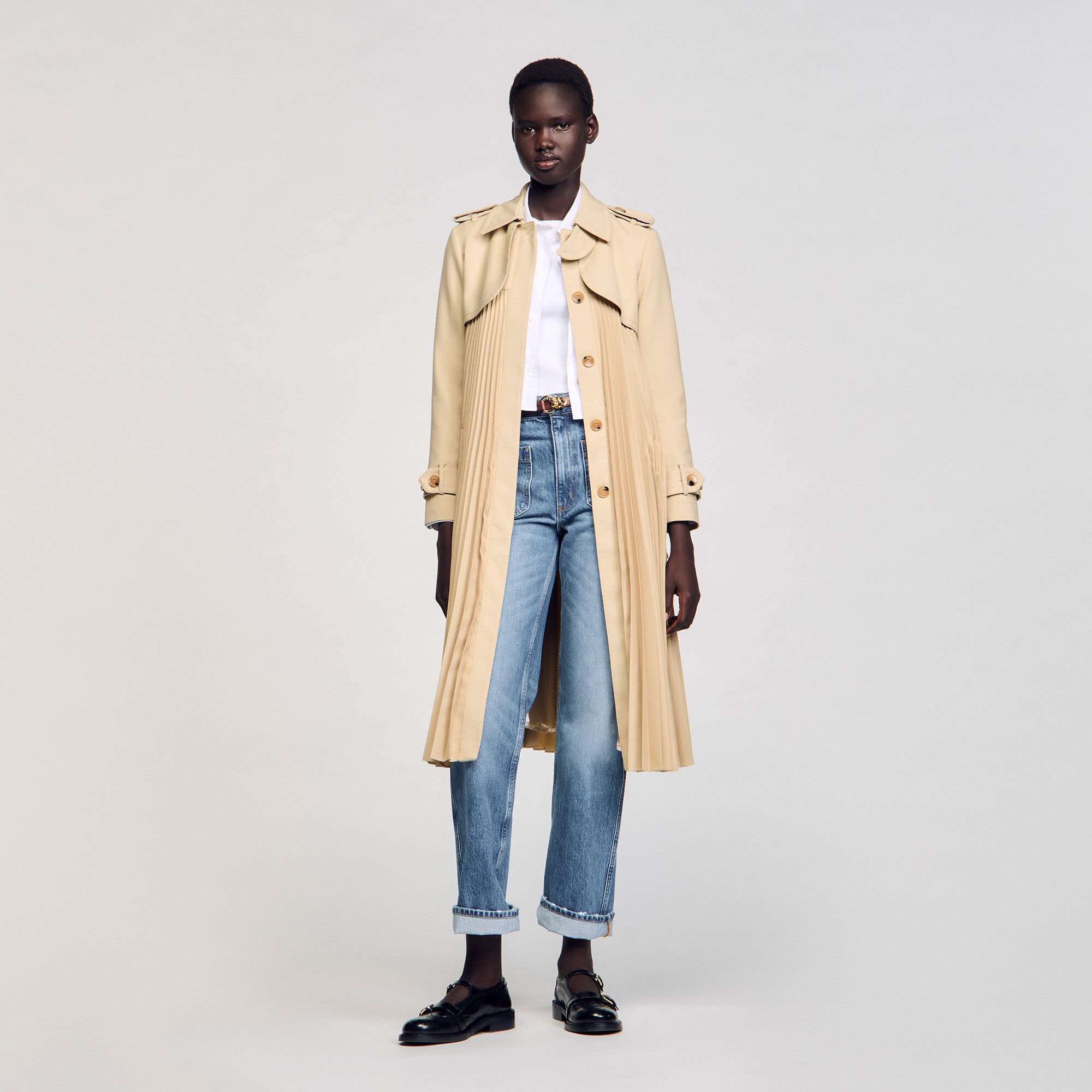 Pleated trench coat with belt