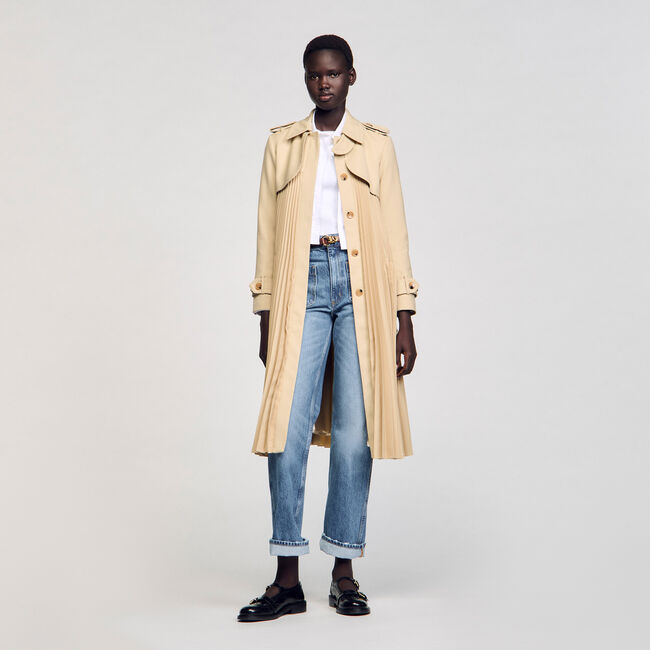 Pleated trench coat with belt