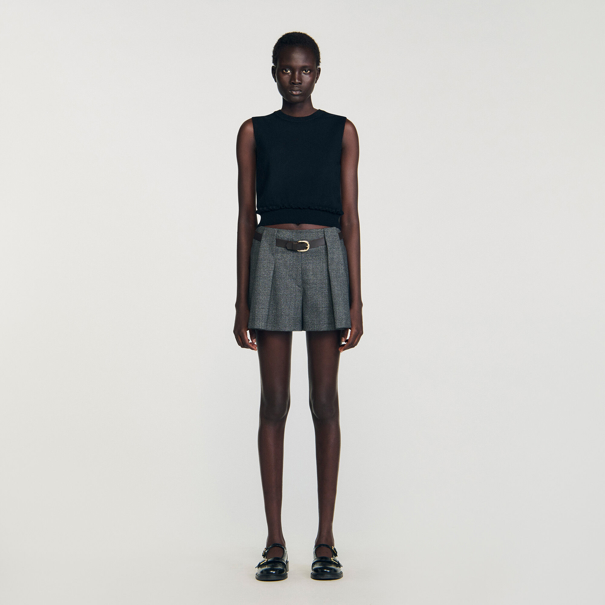 Pleated shorts with belt