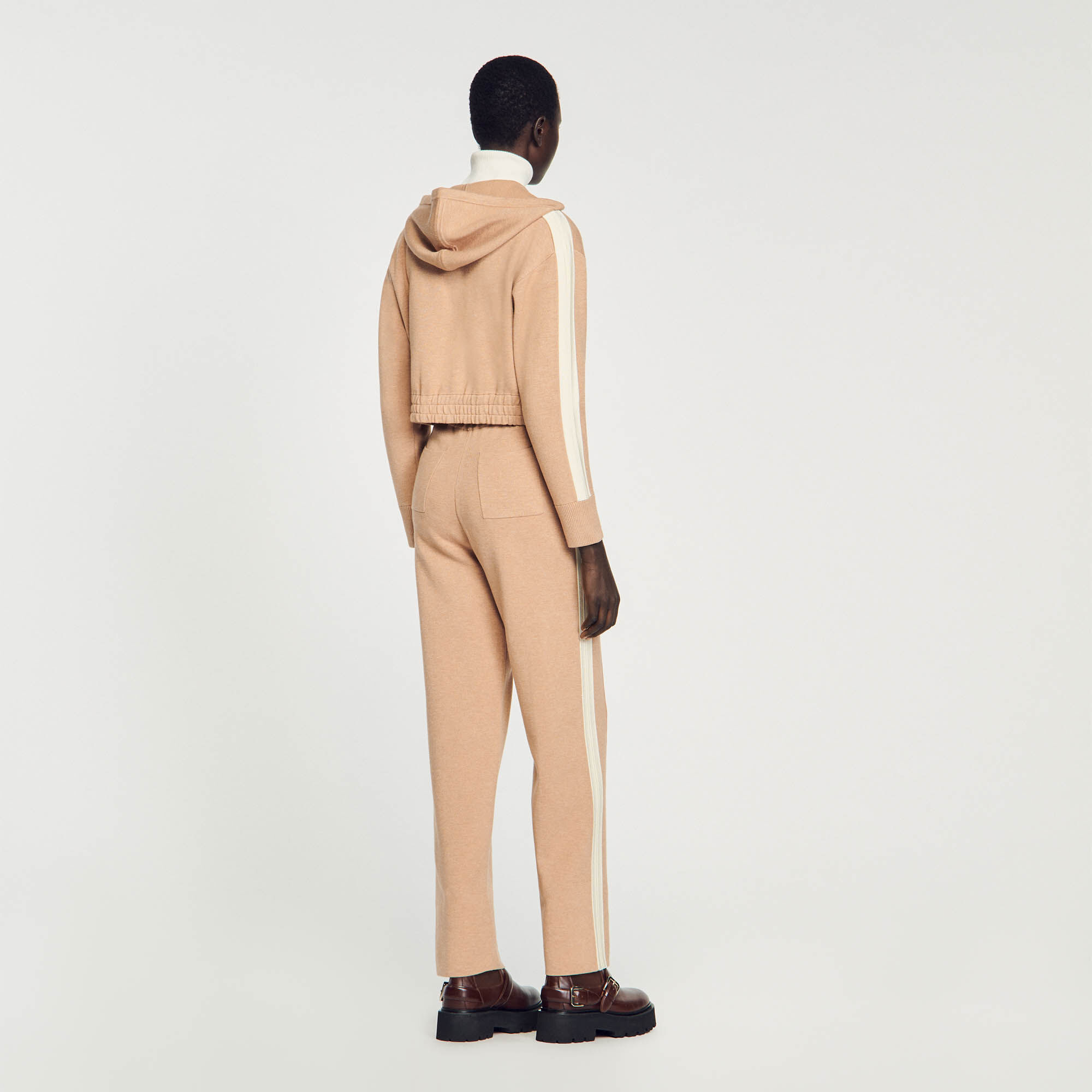 Short hooded top sweatshirt