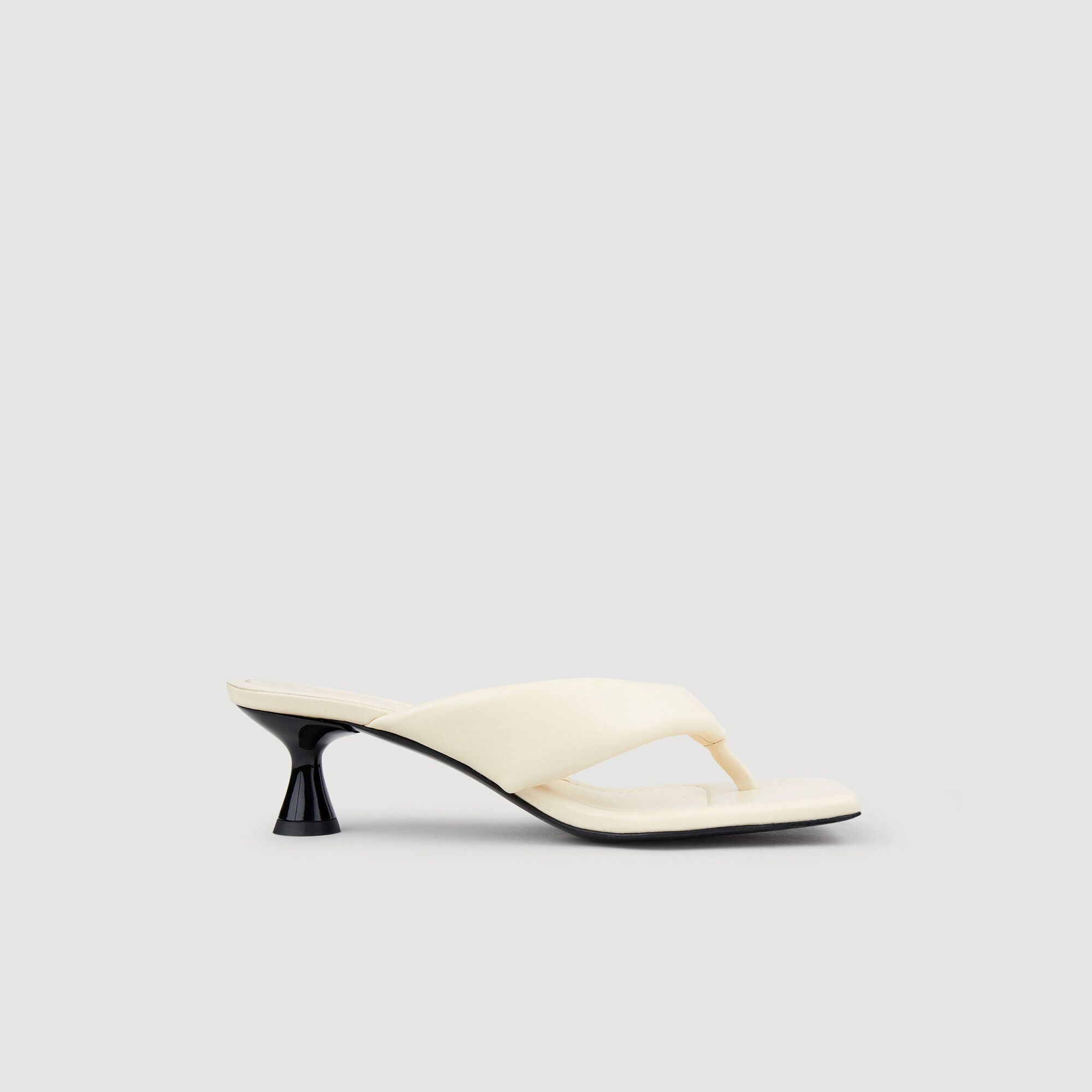 Toe-post mules SFACH01048 Ecru - All Shoes | Sandro Paris