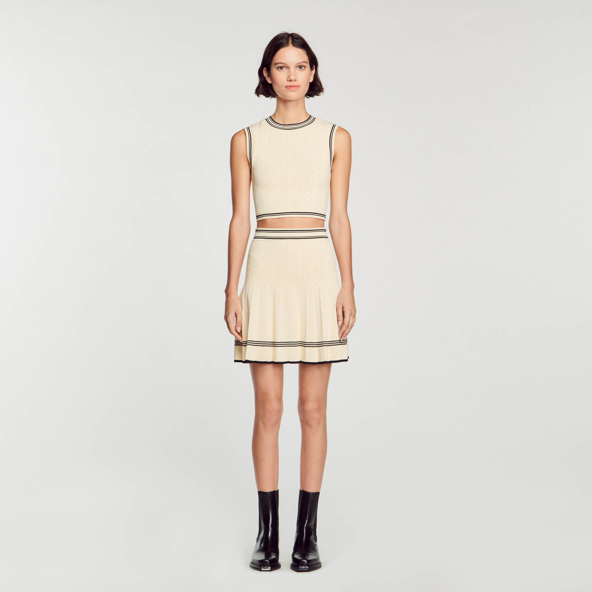 Sleeveless sweater crop top online