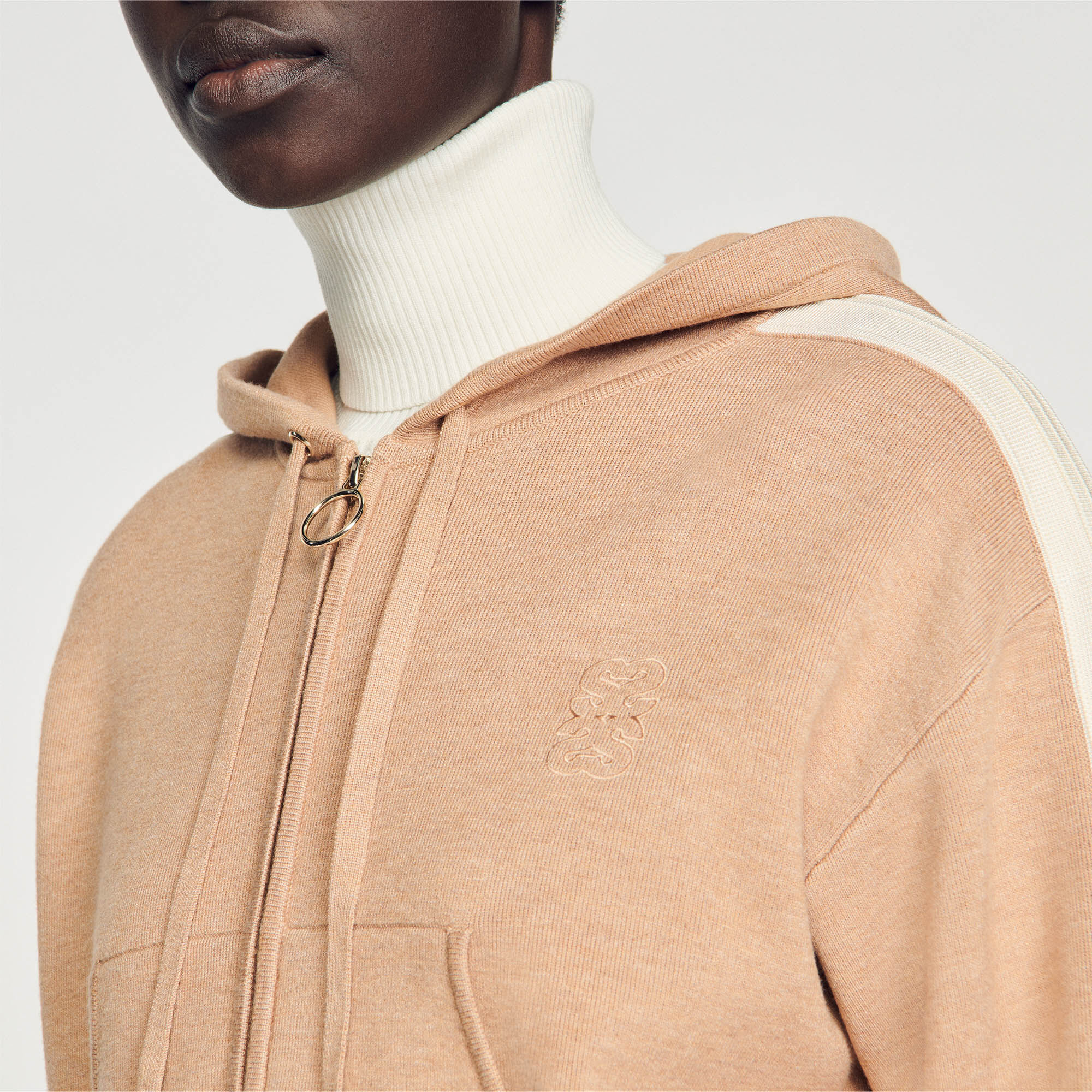 Short top hooded sweatshirt
